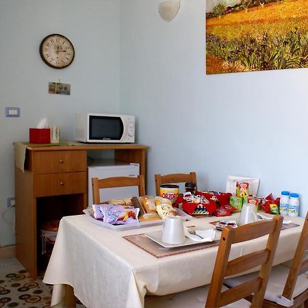 Bed And Breakfast Sommavesuvio Pollena Trocchia Bagian luar foto